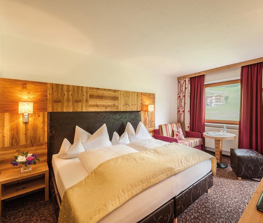 Hotel Maria Theresia Герлос Екстериор снимка