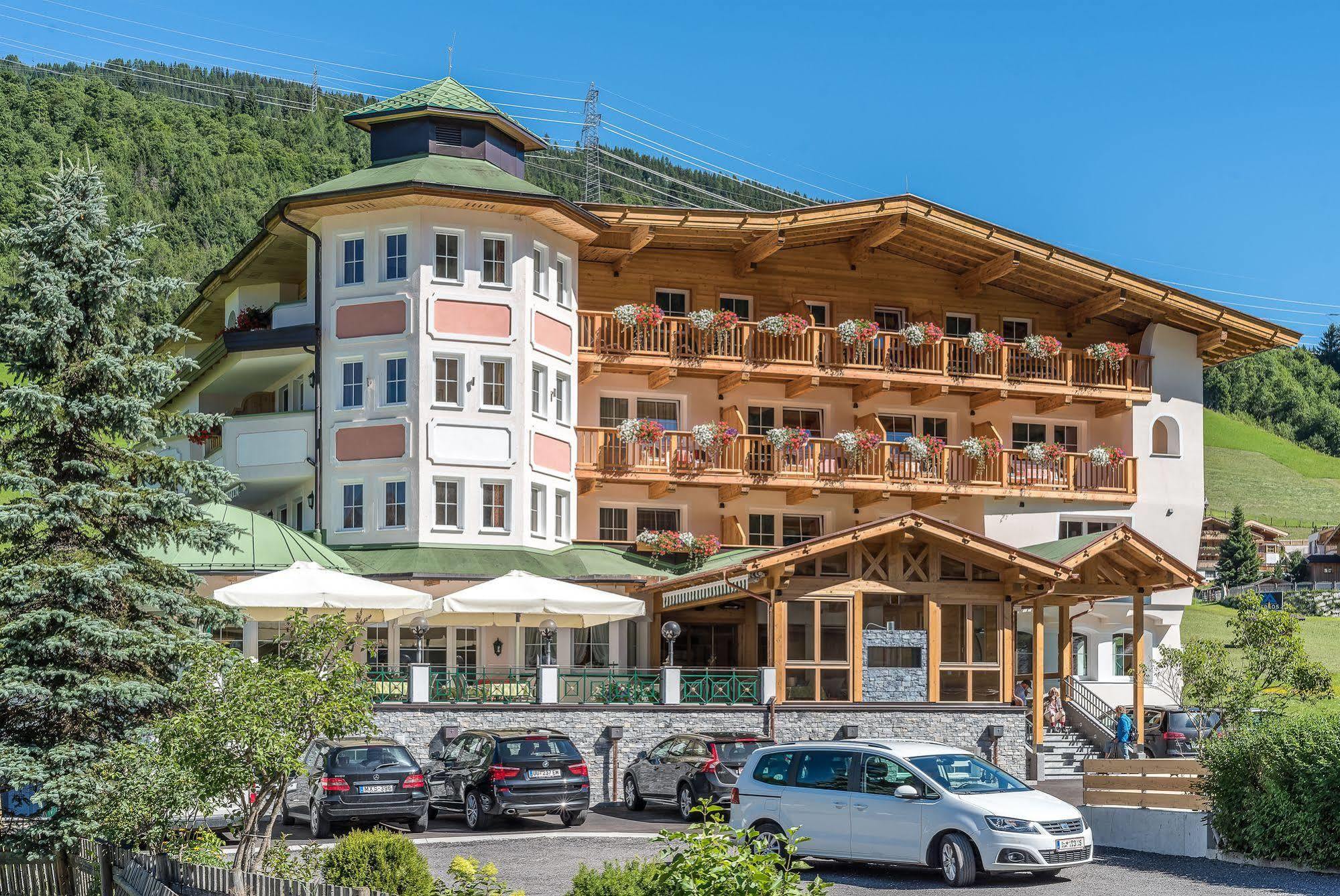 Hotel Maria Theresia Герлос Екстериор снимка