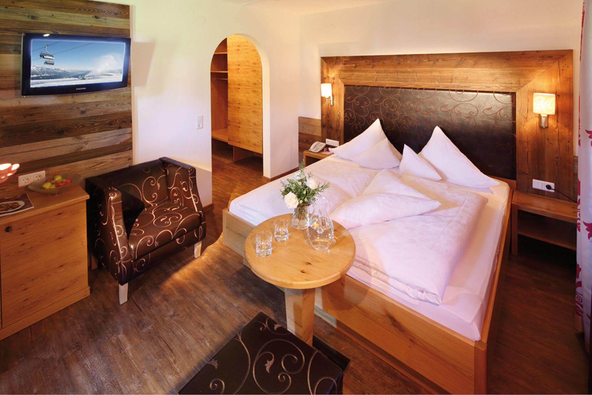 Hotel Maria Theresia Герлос Екстериор снимка