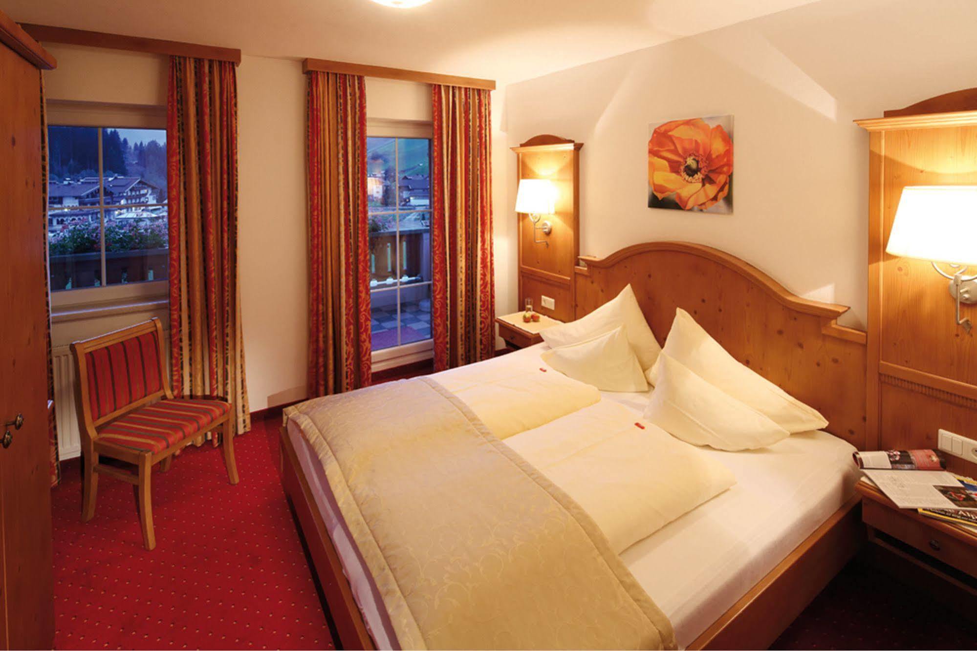 Hotel Maria Theresia Герлос Екстериор снимка